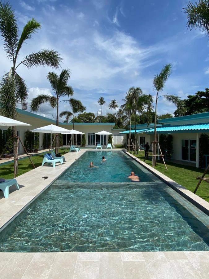 Le Petit Saint Tropez Hotel Khanom Exterior foto