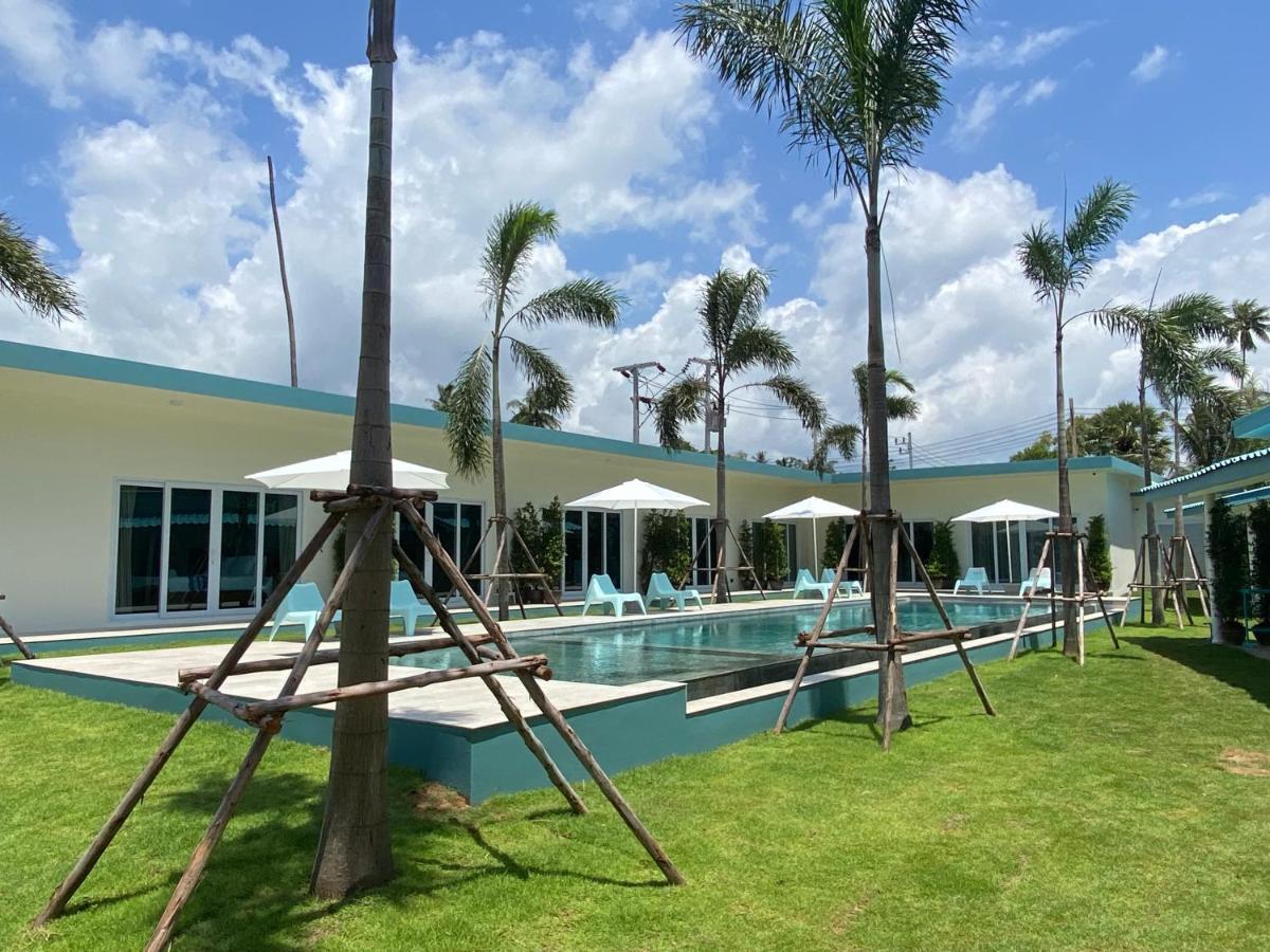 Le Petit Saint Tropez Hotel Khanom Exterior foto