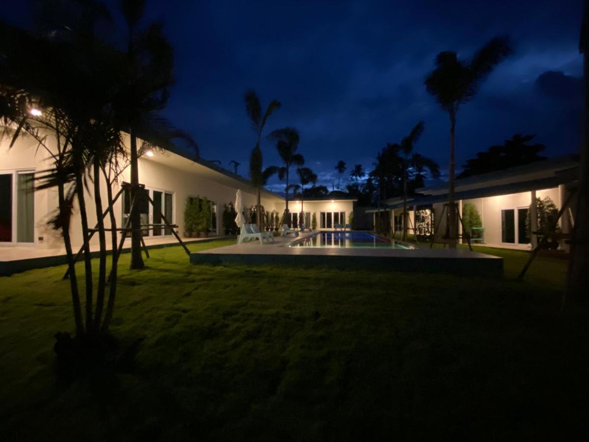 Le Petit Saint Tropez Hotel Khanom Exterior foto