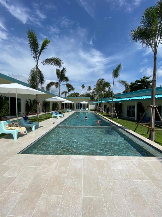 Le Petit Saint Tropez Hotel Khanom Exterior foto
