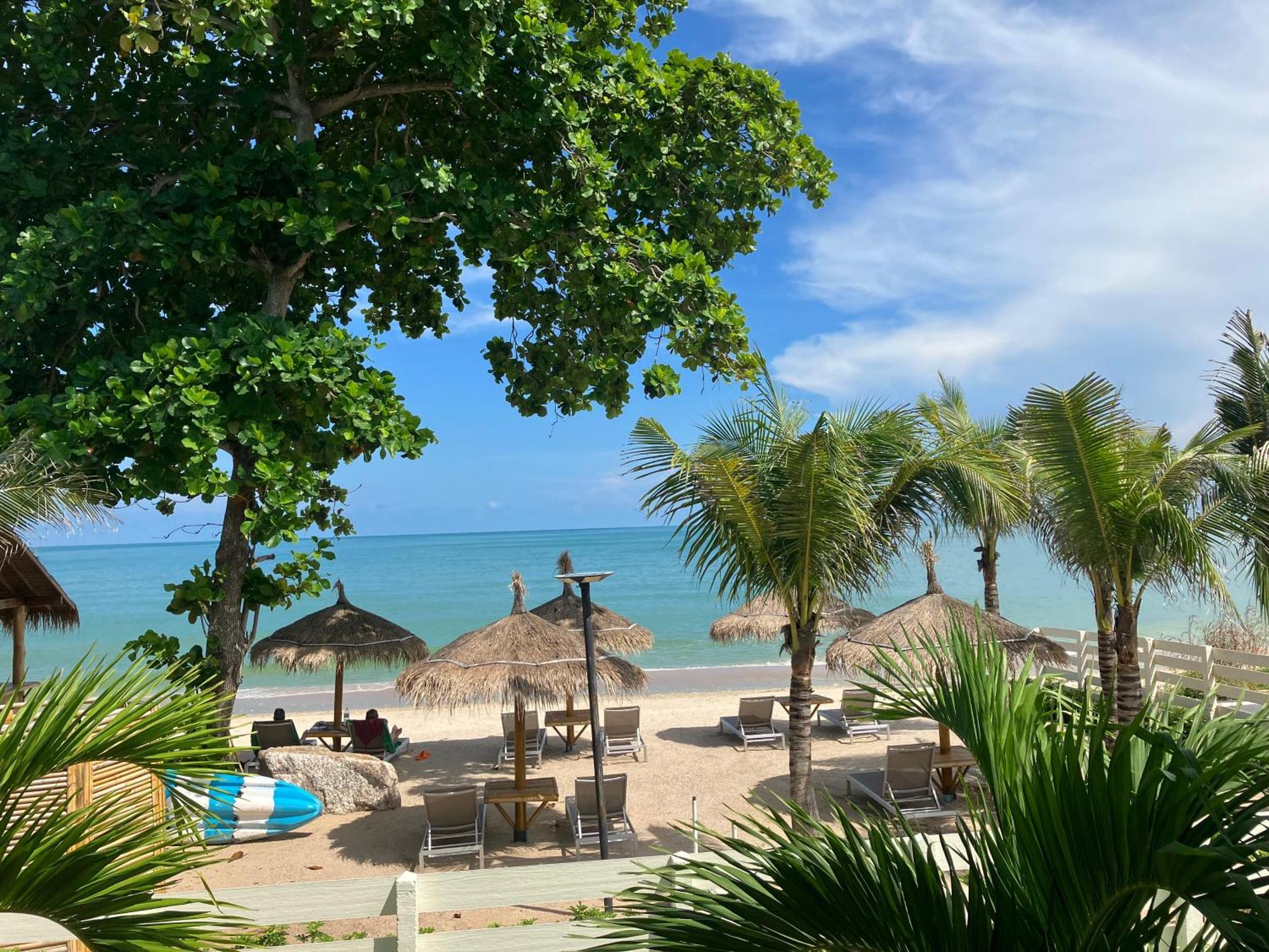 Le Petit Saint Tropez Hotel Khanom Exterior foto