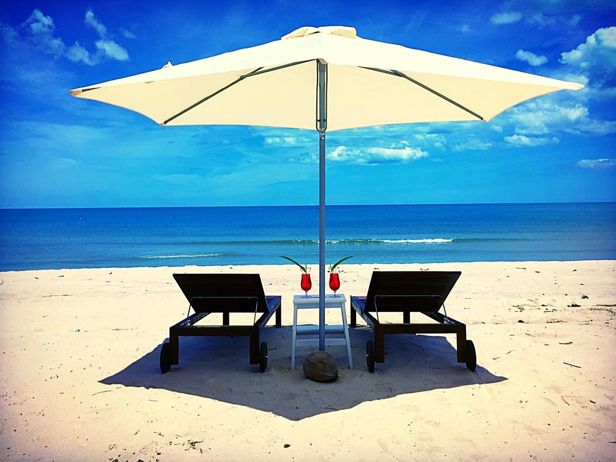 Le Petit Saint Tropez Hotel Khanom Exterior foto