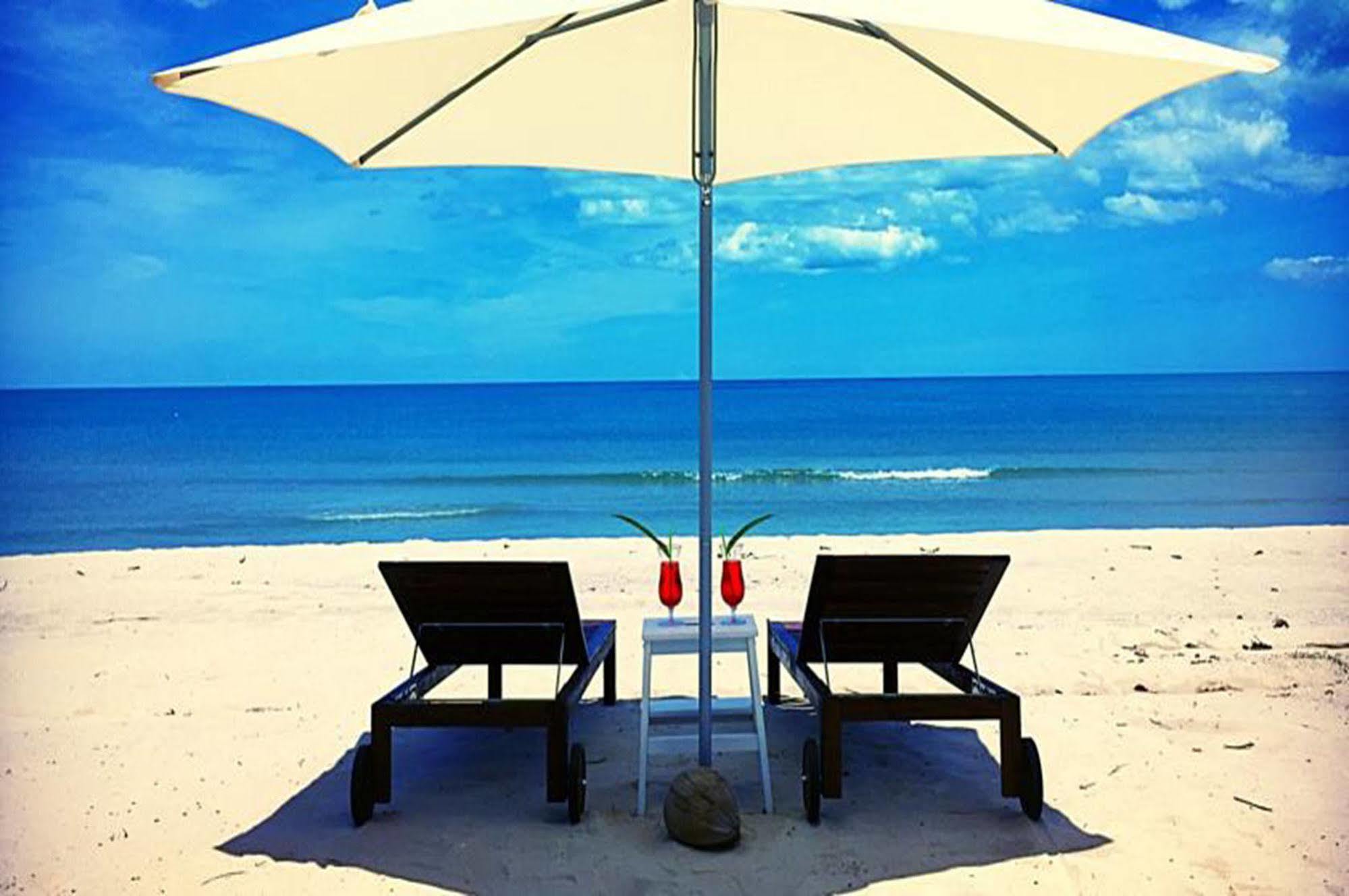 Le Petit Saint Tropez Hotel Khanom Exterior foto